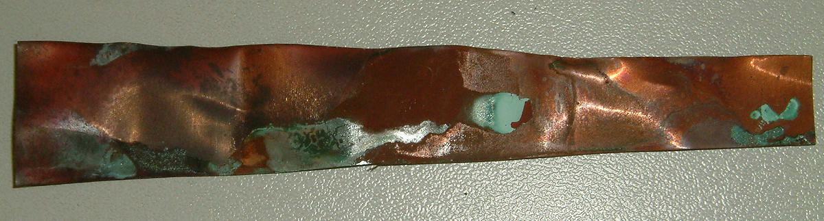 oxidiertes Kupferblech mit Grünspan